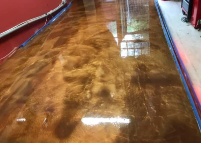 Epoxidböden in braun